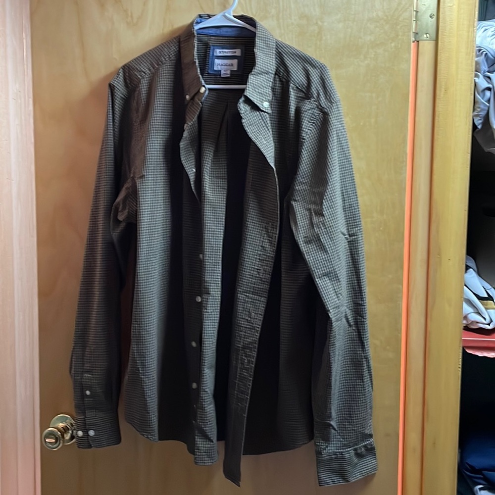 Men’s long sleeve button up shirt. Haggar brand